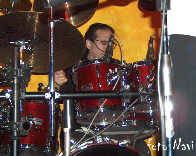 Chris Garcia alla batteria