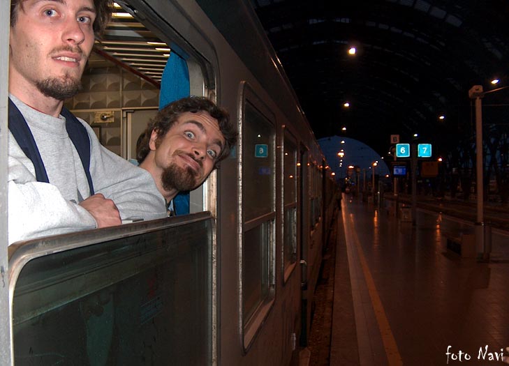 Khastroks e Marok fotografati dal Piombino tutti sul treno!