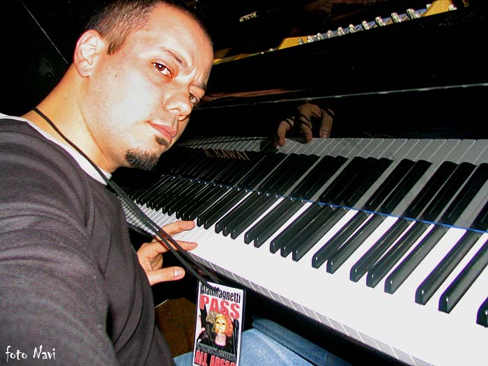 Gomez pianolista!
