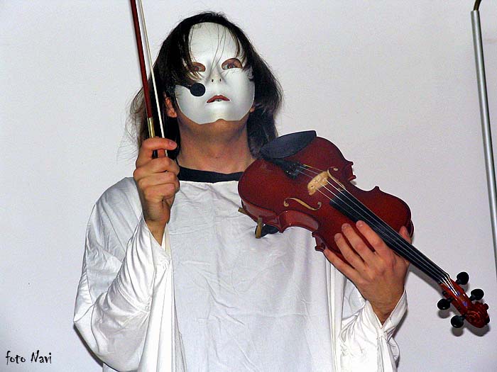 Un violinista mascherato